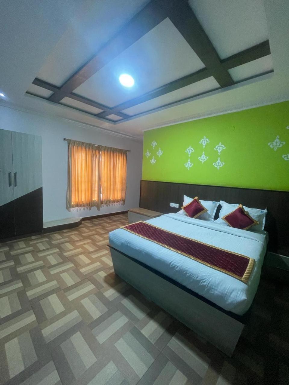 Ooty Vpr Residency Hotell Eksteriør bilde