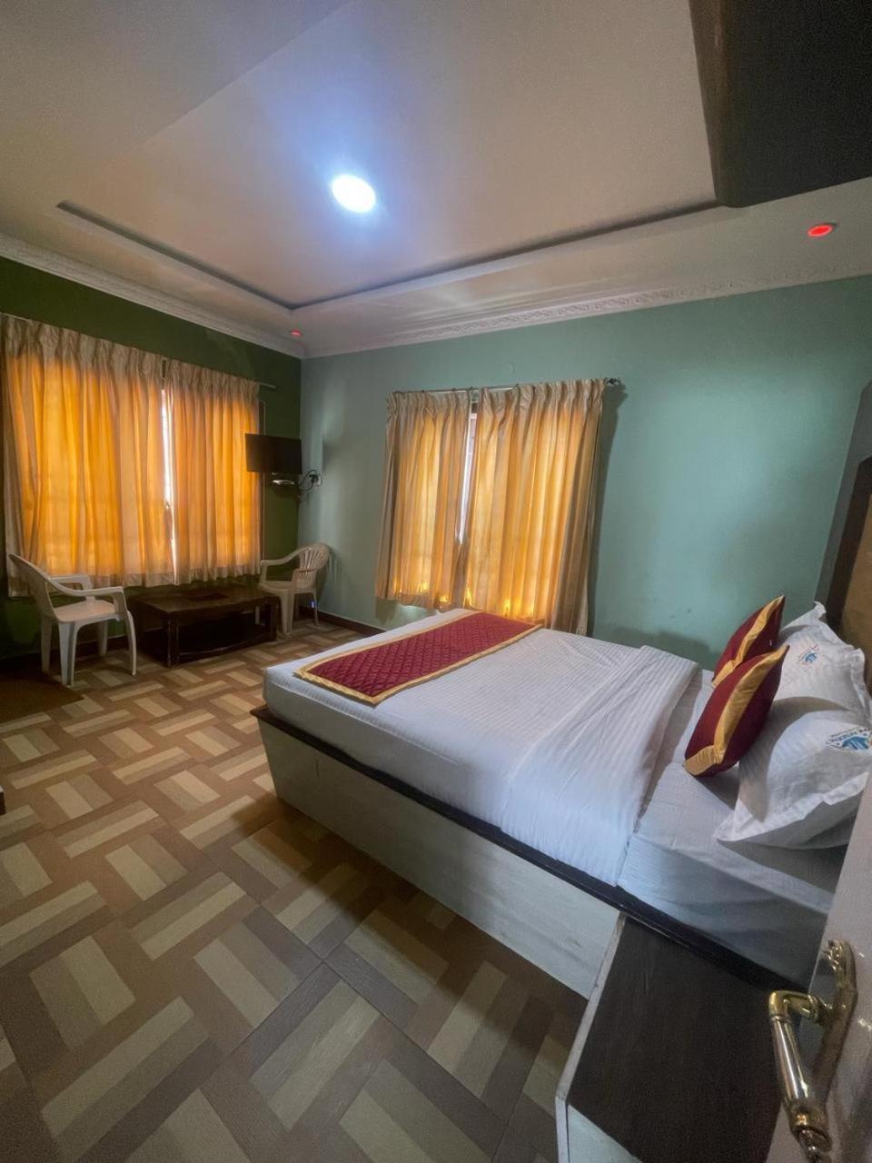 Ooty Vpr Residency Hotell Eksteriør bilde